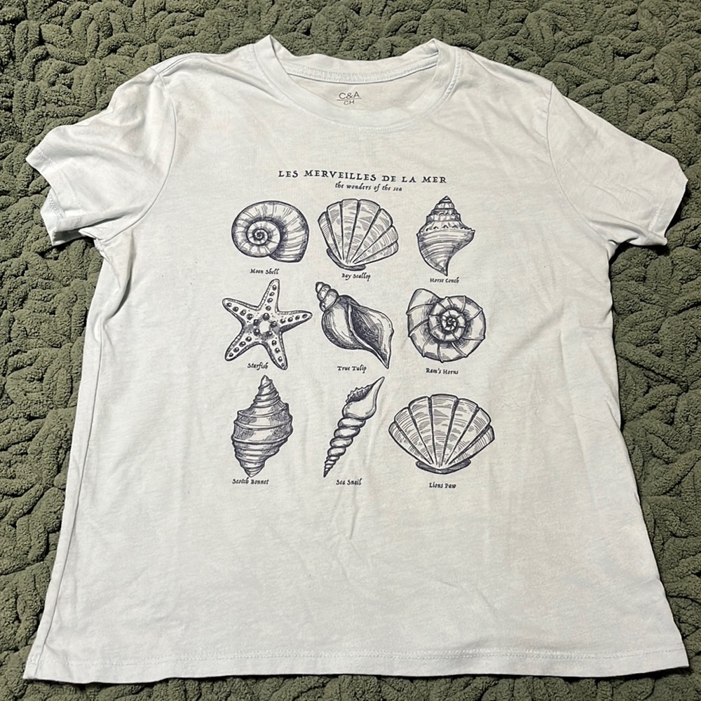 C&A blue seashells tee